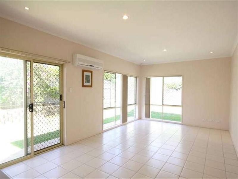 Stretton QLD 4116