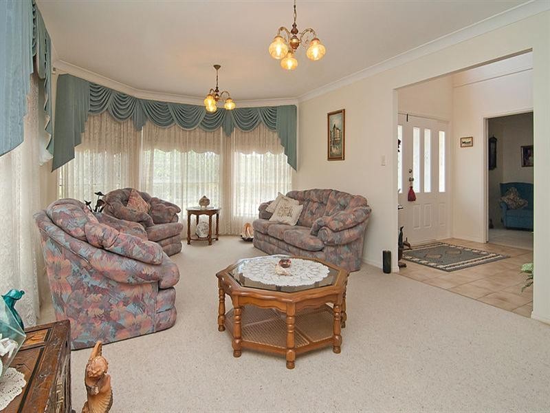 11 Ellesmere Place, Parkinson QLD 4115