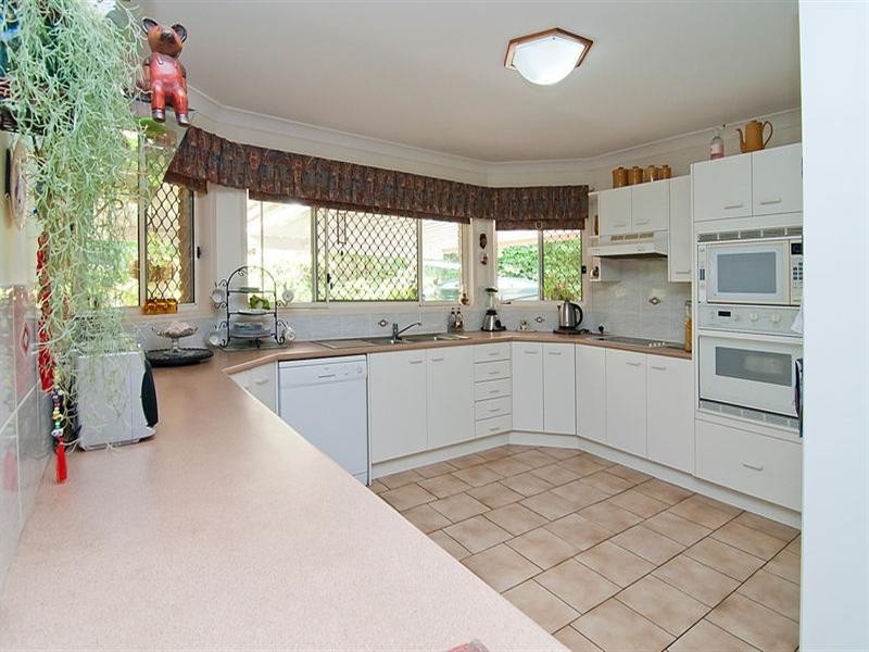 11 Ellesmere Place, Parkinson QLD 4115