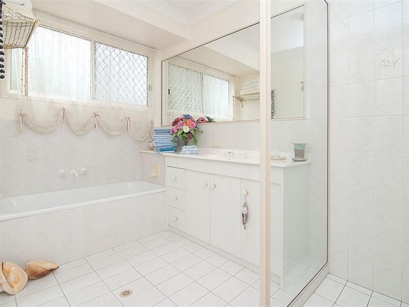 11 Ellesmere Place, Parkinson QLD 4115