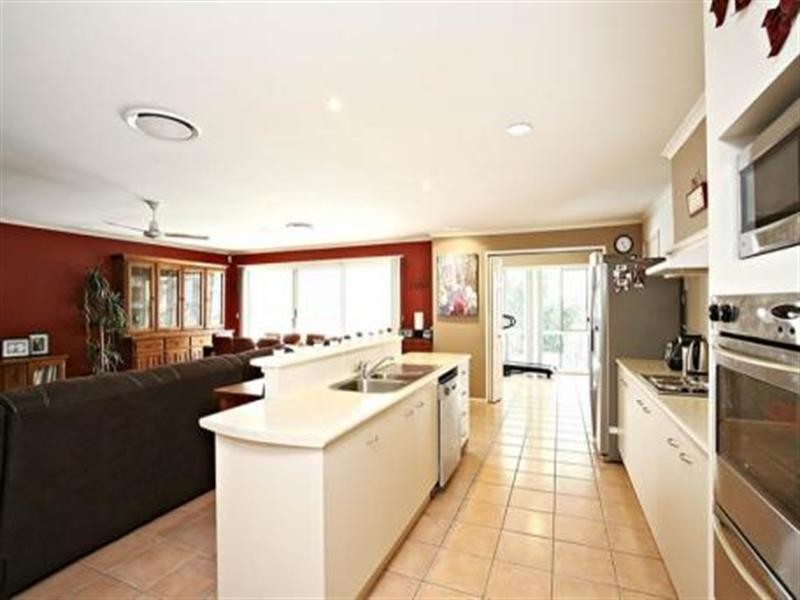 8 Lochano Close, Parkinson QLD 4115