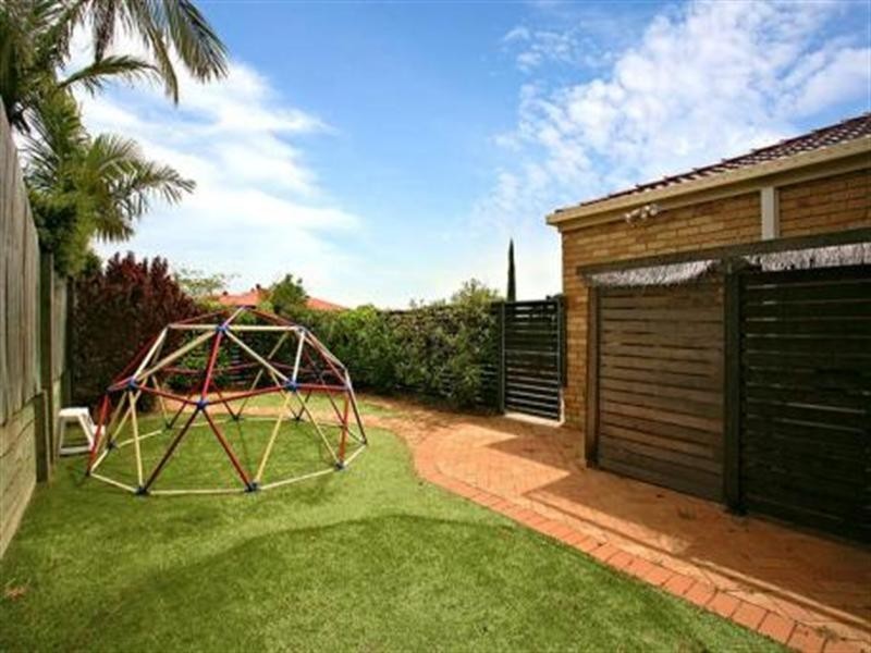 8 Lochano Close, Parkinson QLD 4115