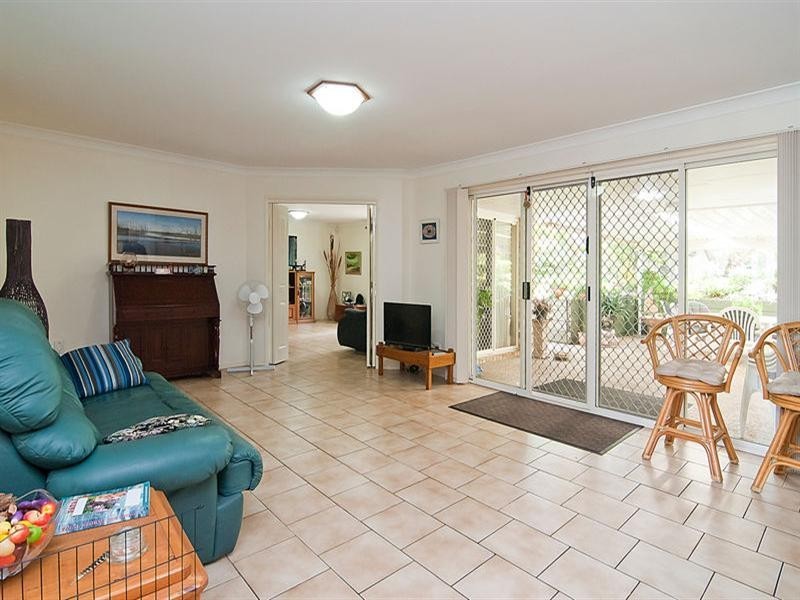 11 Ellesmere Place, Parkinson QLD 4115