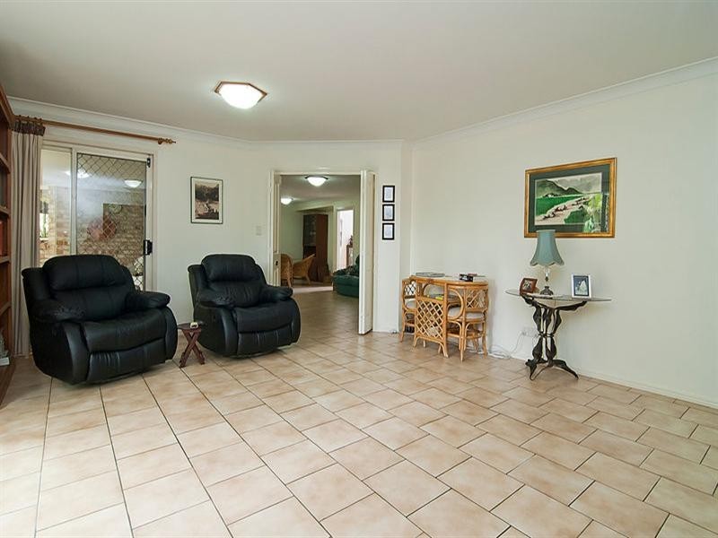 11 Ellesmere Place, Parkinson QLD 4115