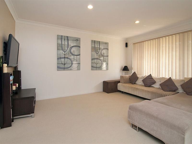 9 Avondale Crescent, Parkinson QLD 4115