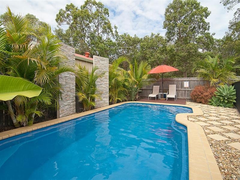 9 Avondale Crescent, Parkinson QLD 4115