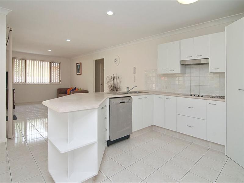 9 Avondale Crescent, Parkinson QLD 4115