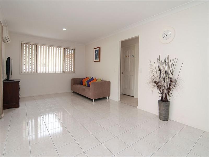 9 Avondale Crescent, Parkinson QLD 4115