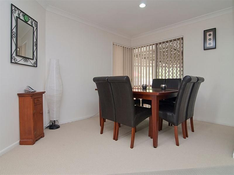 9 Avondale Crescent, Parkinson QLD 4115