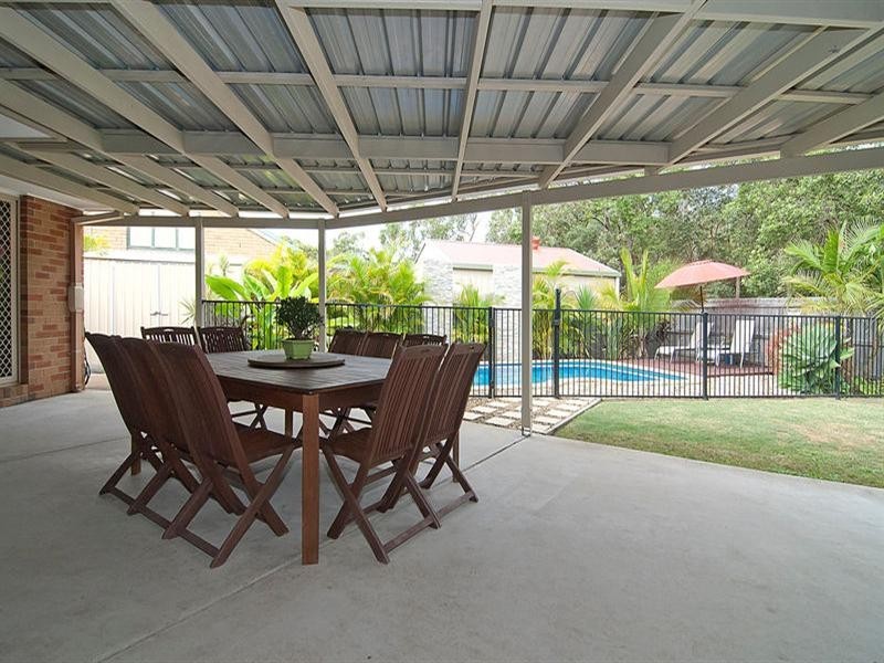 9 Avondale Crescent, Parkinson QLD 4115