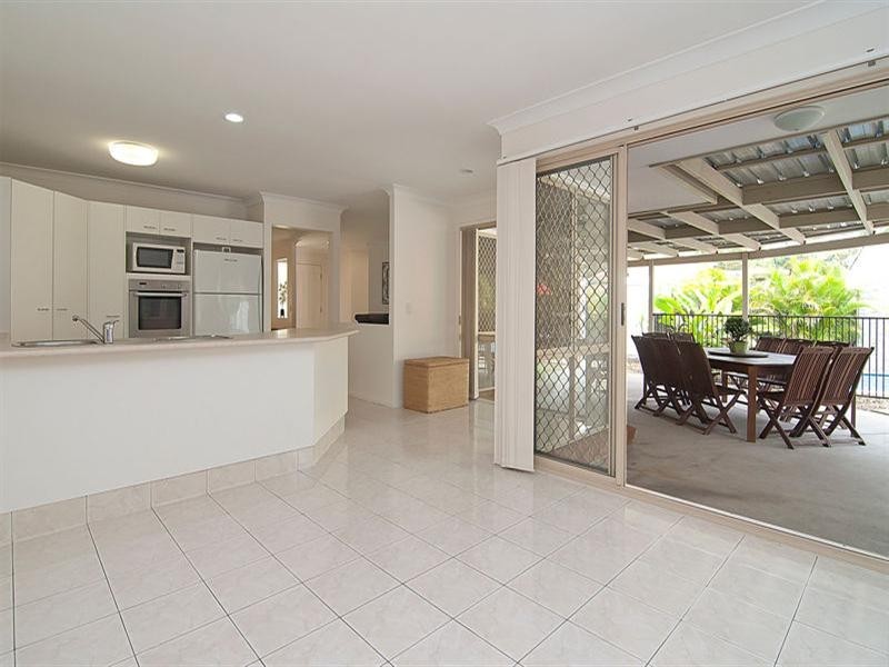 9 Avondale Crescent, Parkinson QLD 4115