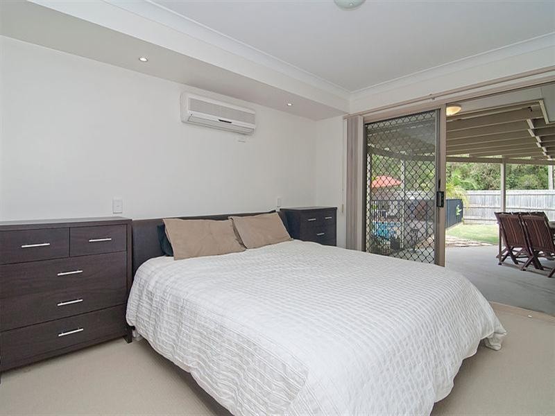 9 Avondale Crescent, Parkinson QLD 4115