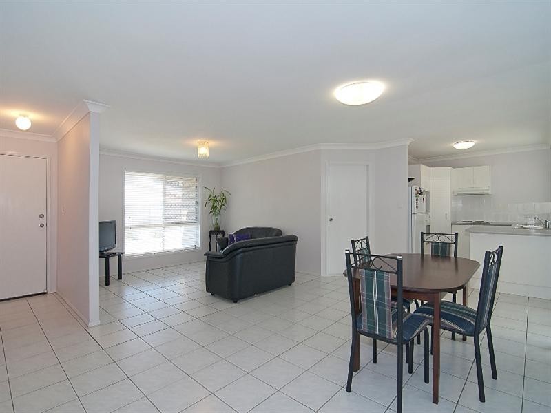 8 Dewick Court, Calamvale QLD 4116