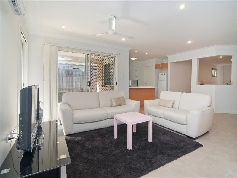 4 Plymouth Place, Calamvale QLD 4116
