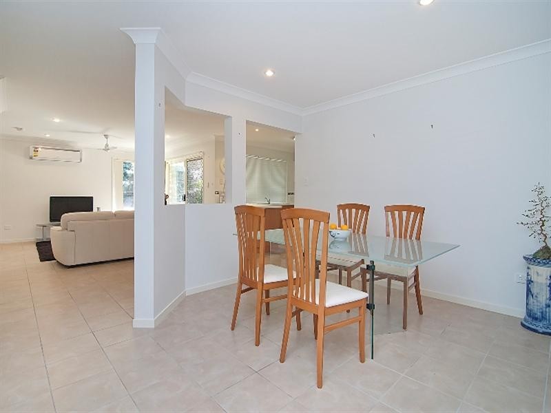4 Plymouth Place, Calamvale QLD 4116