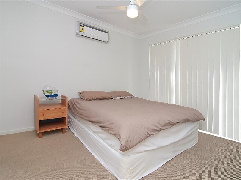 4 Plymouth Place, Calamvale QLD 4116