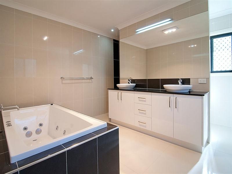 63 Alfred Circuit, Calamvale QLD 4116