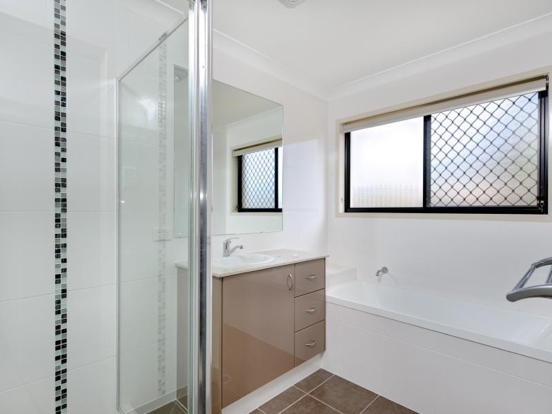 10 Plymouth Place, Calamvale QLD 4116