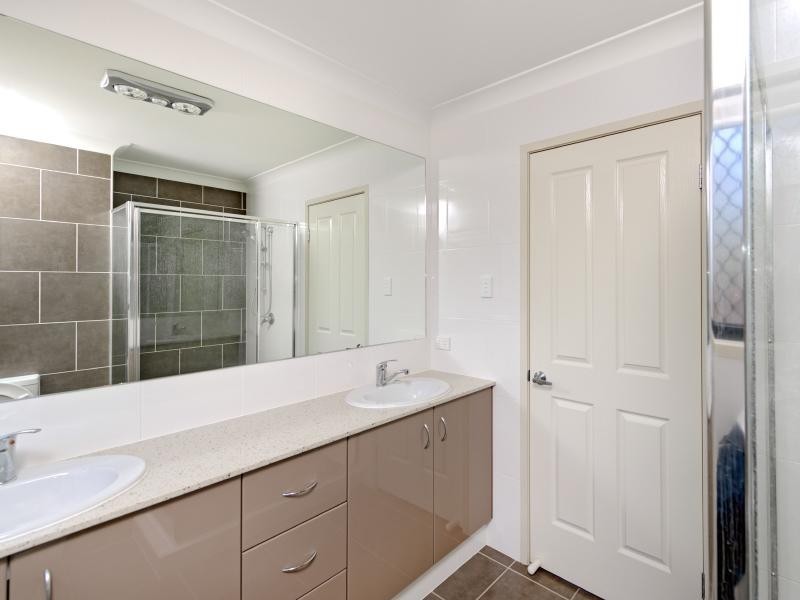 10 Plymouth Place, Calamvale QLD 4116