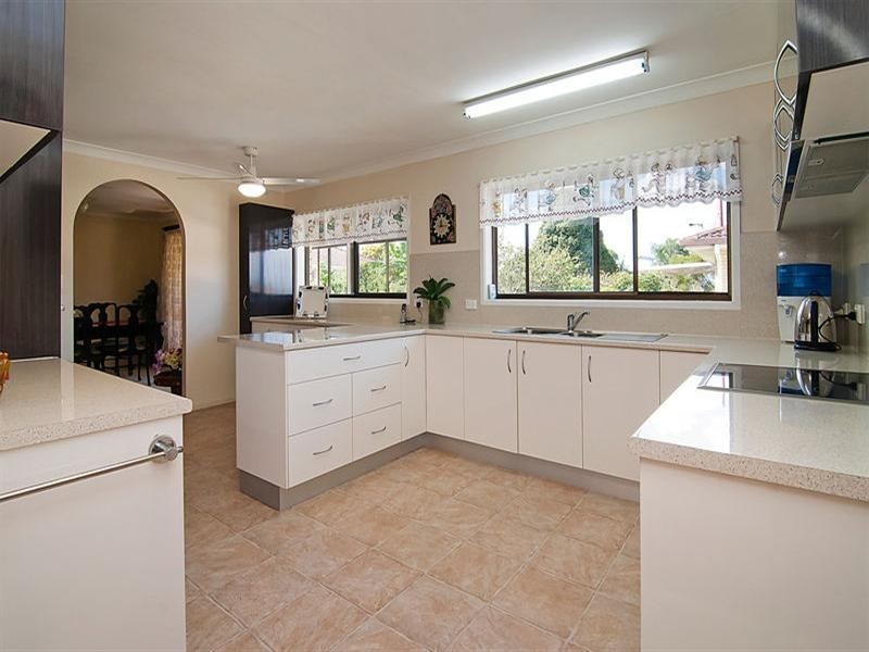 1 Mapleleaf Street, Eight Mile Plains QLD 4113