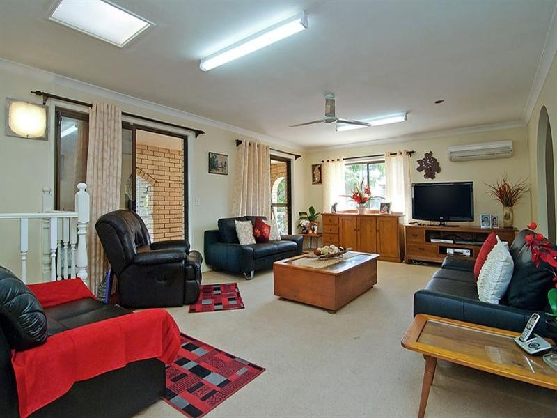 1 Mapleleaf Street, Eight Mile Plains QLD 4113