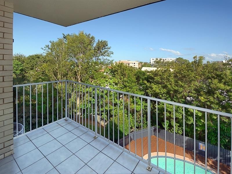 Unit 6 ‘Kensington’ 26 Saltair Street, Kings Beach QLD 4551