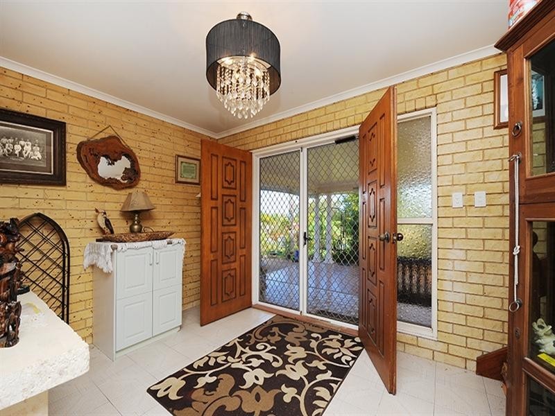 1 Pinewood Street, Little Mountain QLD 4551