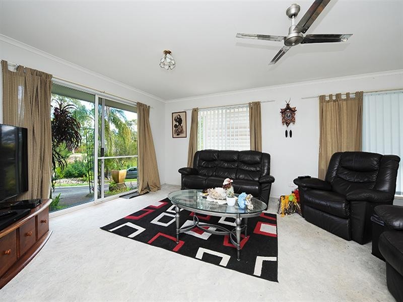 1 Pinewood Street, Little Mountain QLD 4551