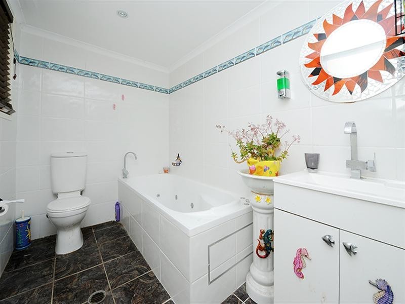 1 Pinewood Street, Little Mountain QLD 4551