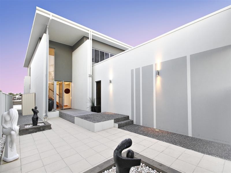 35 Barbuda Circuit, Kawana Island QLD 4575