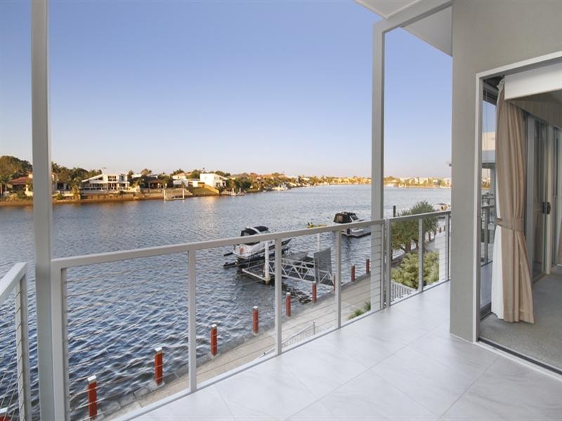 35 Barbuda Circuit, Kawana Island QLD 4575