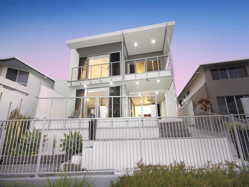 35 Barbuda Circuit, Kawana Island QLD 4575