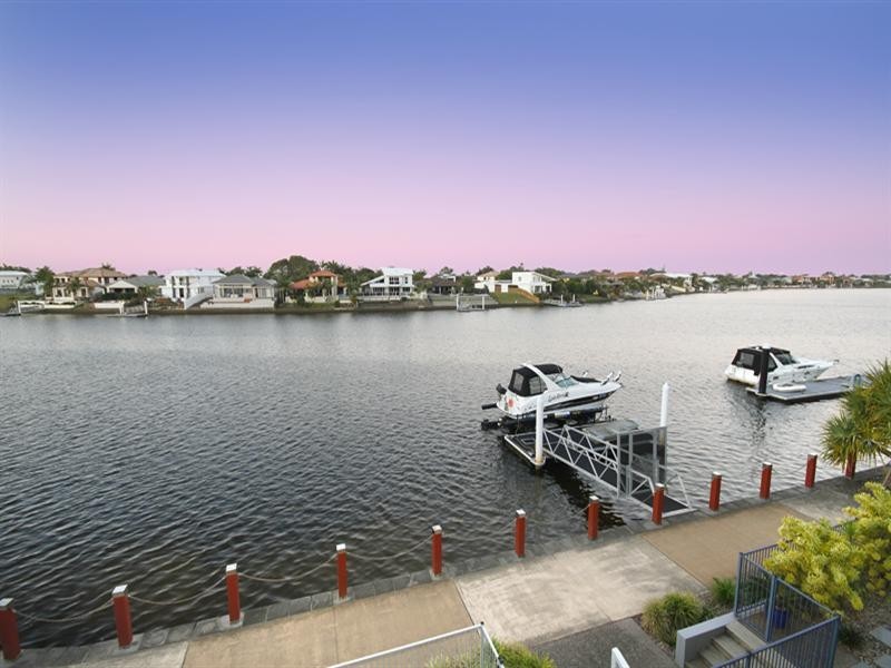 35 Barbuda Circuit, Kawana Island QLD 4575