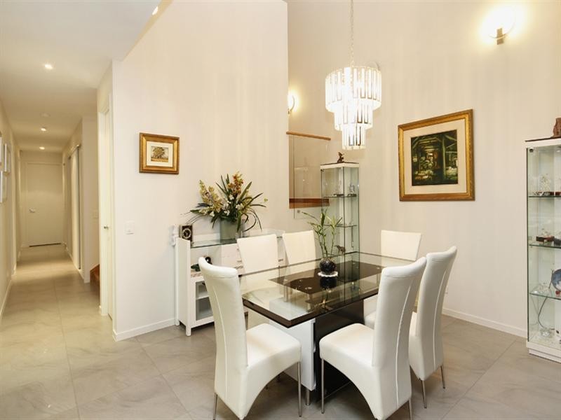 35 Barbuda Circuit, Kawana Island QLD 4575