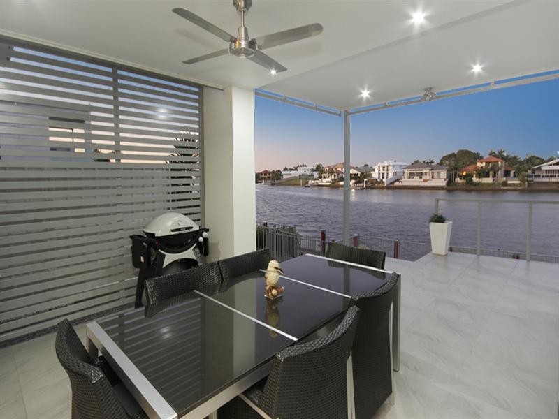 35 Barbuda Circuit, Kawana Island QLD 4575