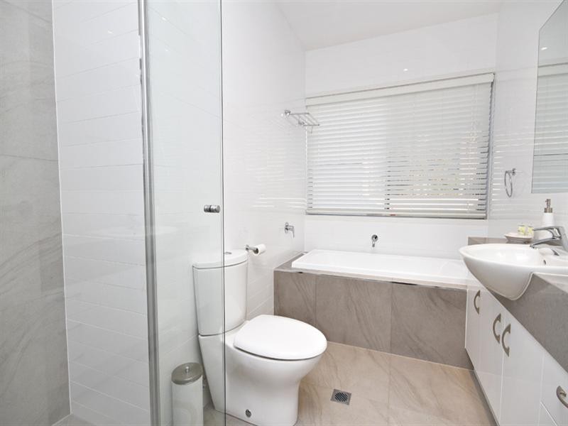 35 Barbuda Circuit, Kawana Island QLD 4575