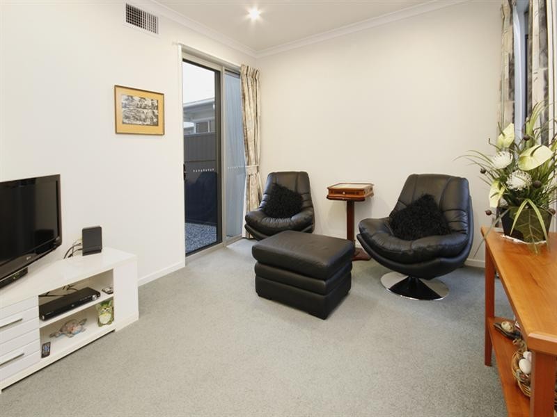 35 Barbuda Circuit, Kawana Island QLD 4575