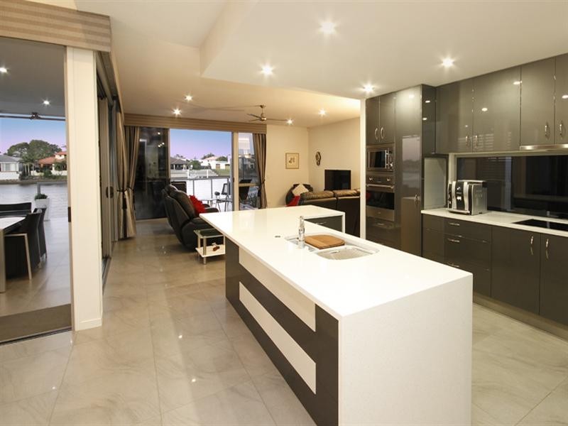 35 Barbuda Circuit, Kawana Island QLD 4575