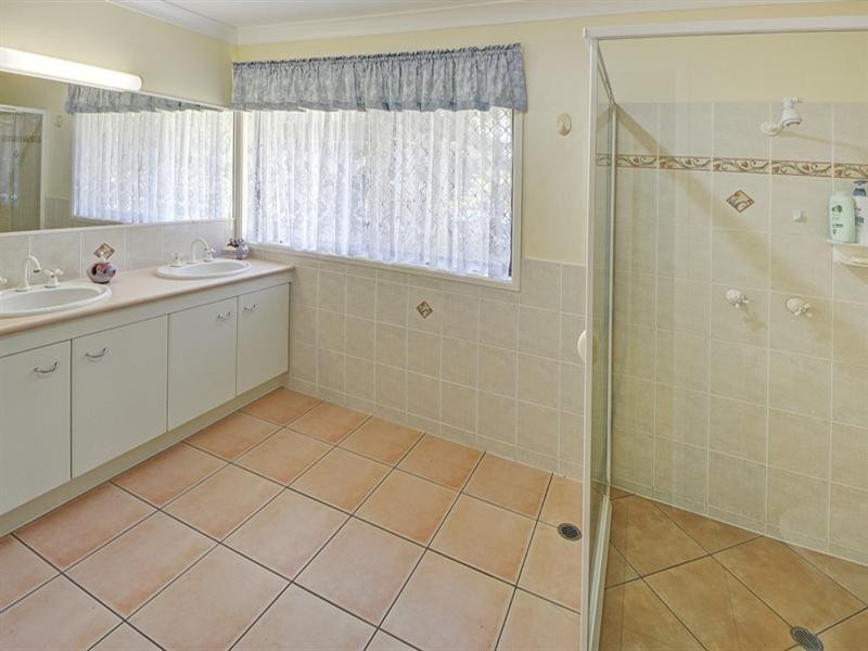 32 Casuarina Drive, Little Mountain QLD 4551