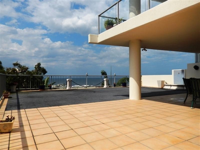 Unit 2 ‘The Lighthouses Caloundra’ 5 Canberra Terrace, Kings Beach QLD 4551