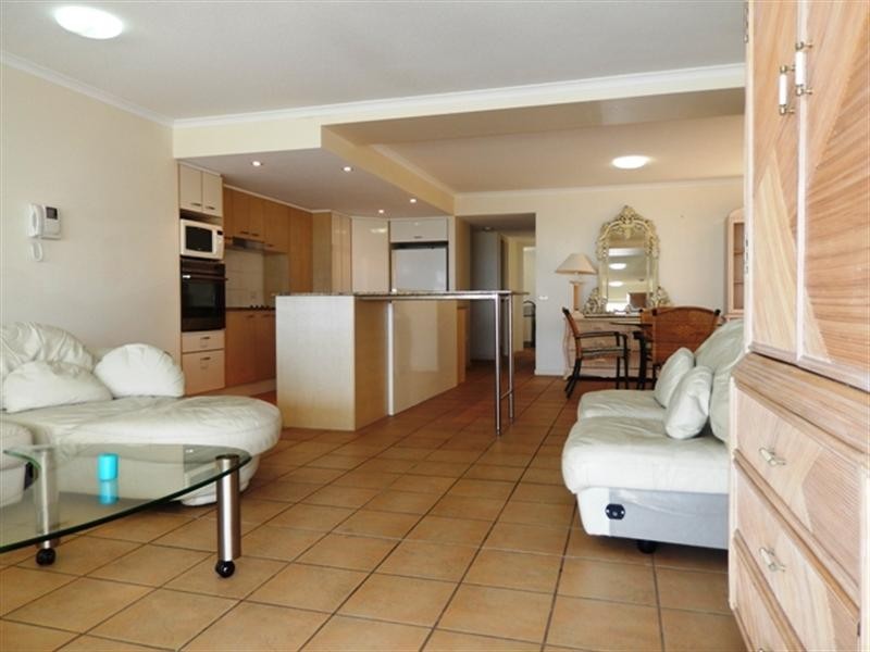 Unit 2 ‘The Lighthouses Caloundra’ 5 Canberra Terrace, Kings Beach QLD 4551