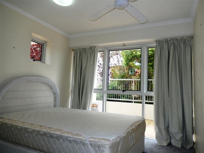 Unit 2 ‘The Lighthouses Caloundra’ 5 Canberra Terrace, Kings Beach QLD 4551