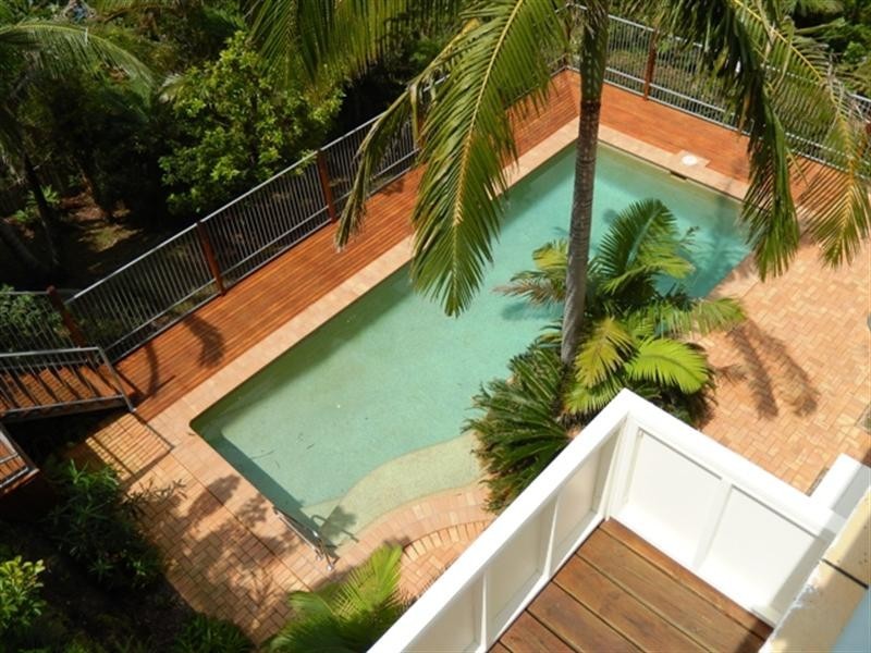Unit 2 ‘The Lighthouses Caloundra’ 5 Canberra Terrace, Kings Beach QLD 4551