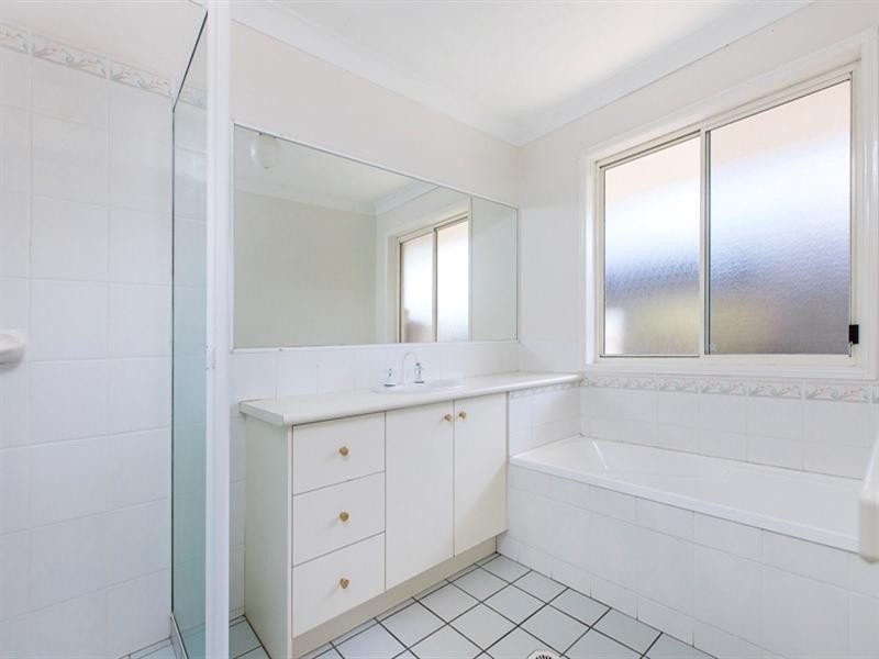 4 Bongaree Drive, Pelican Waters QLD 4551