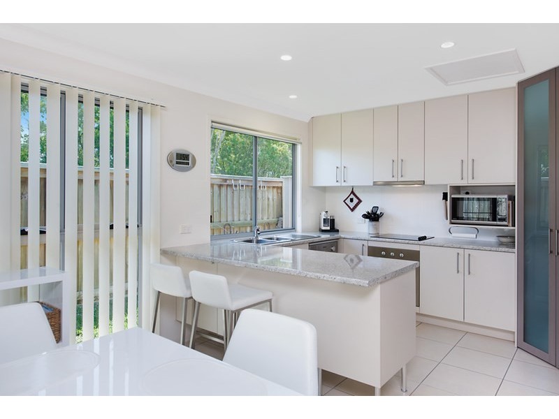 4/4 Lindesay Street, Caloundra West QLD 4551