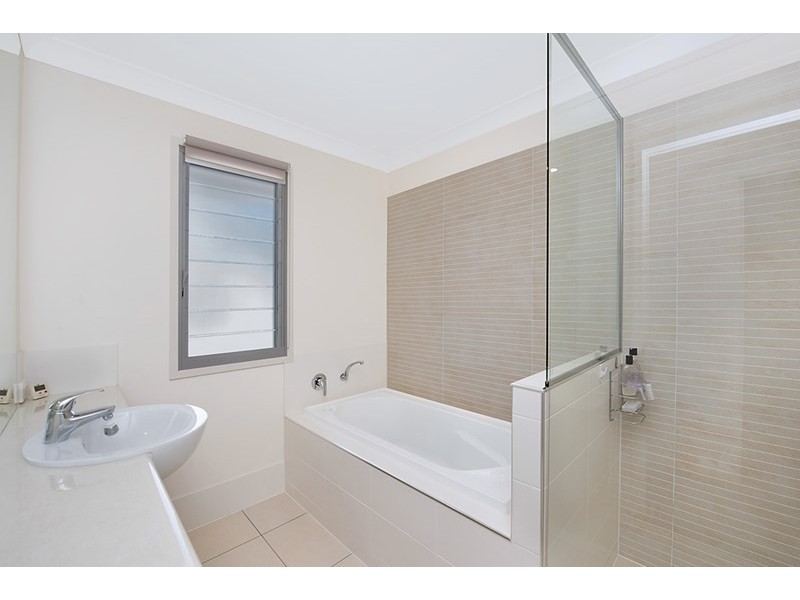 4/4 Lindesay Street, Caloundra West QLD 4551