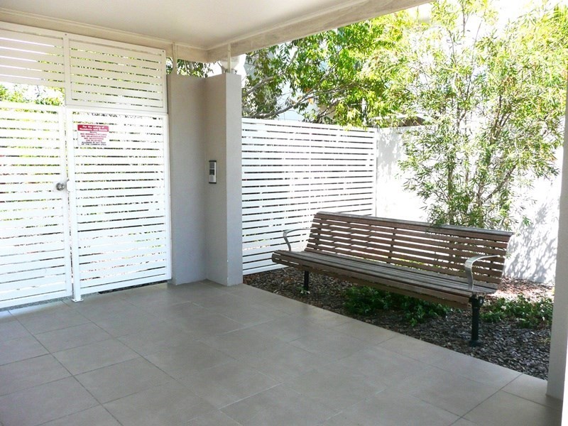 4/4 Lindesay Street, Caloundra West QLD 4551