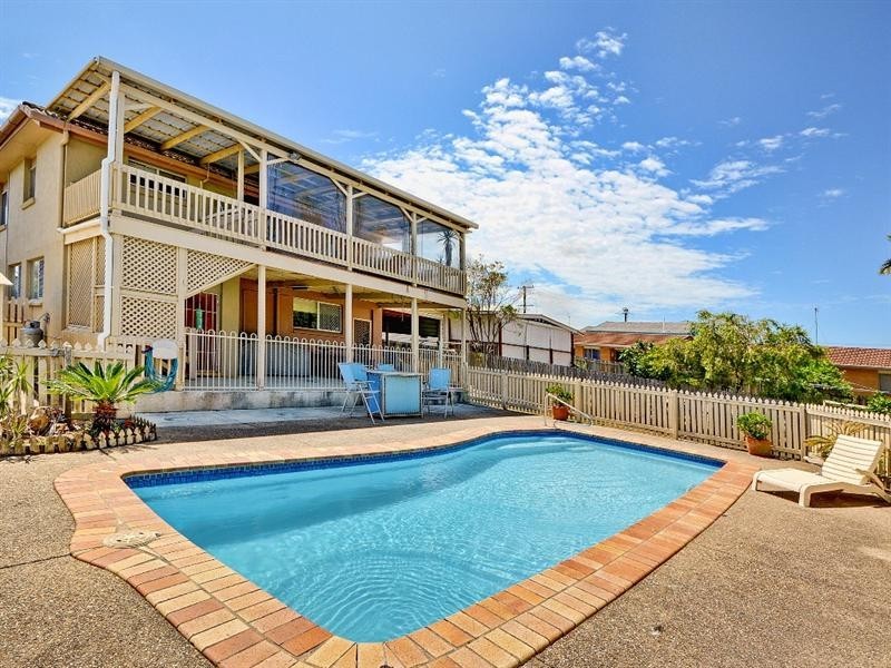 13 Minchinton Street, Caloundra QLD 4551