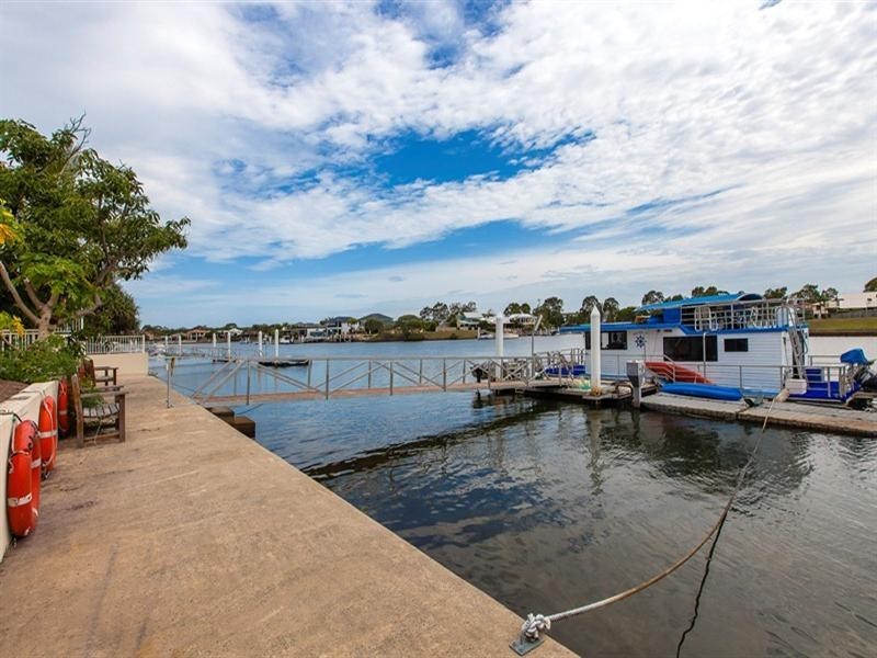10 Pamphlet Place, Pelican Waters QLD 4551