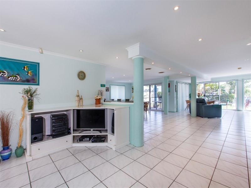 10 Pamphlet Place, Pelican Waters QLD 4551